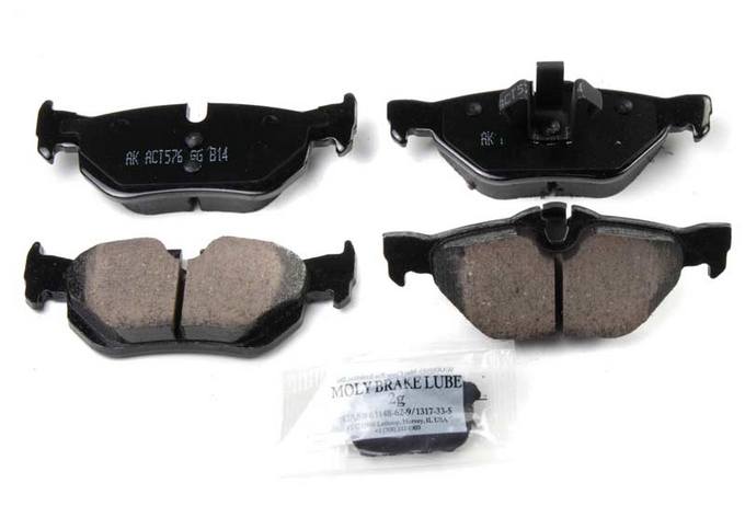 BMW Disc Brake Pad Set - Rear (Ceramic) (EURO) 34216790761 - Akebono Euro Ultra-Premium EUR1267